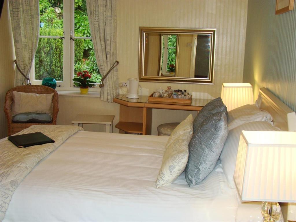 Pine Lodge Lynton Bagian luar foto