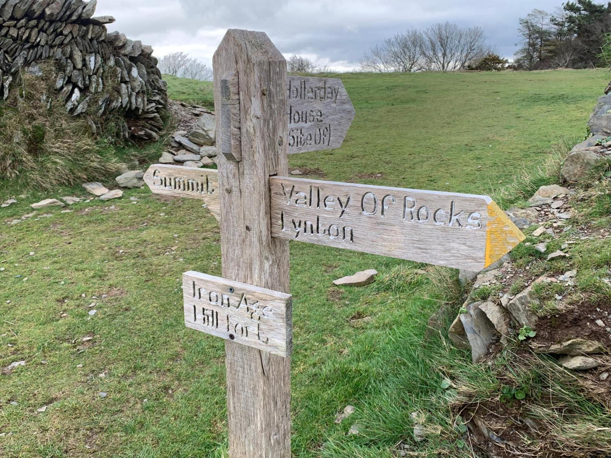 Pine Lodge Lynton Bagian luar foto